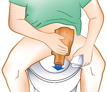 Illustration qui montre comment vider le sac dans la toilette..