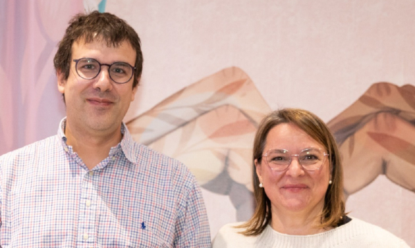 Le Dr Mathias Cavaillé, médecin généticien et chercheur de l’axe Oncologie du Centre de recherche du CHU de Québec-Université Laval, et Karine-Iseult Ippersiel, présidente-directrice générale de la Fondation cancer du sein du Québec. Photo du Dr Mathias Cavaillé et de Karine-Iseult Ippersiel.