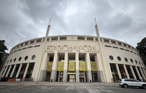 Le stade municipal Paulo Machado de Carvalho, mieux connu sous le nom de Pacaembu, abrite le Museu do Futebol, à São Paulo. Source : Barbara Ramirez. Photo de l'extérieur du stade Paulo Machado de Carvalho.
