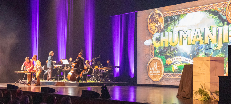 Les énigmes du jeu « CHUmanji » aidaient les acteurs à atteindre le Vrai nord du CHU. Une partie du décor