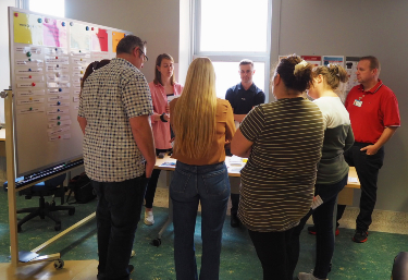 Photo des membres de l'escouade qui participent à un kiosque.