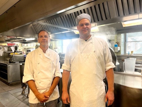 Photo des cuisiniers de L'HDQ Nicolas et Simon.