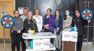 Groupe de gestionnaires et de professionnels ayant fait la tournée à l’Hôpital de l’Enfant-Jésus.
