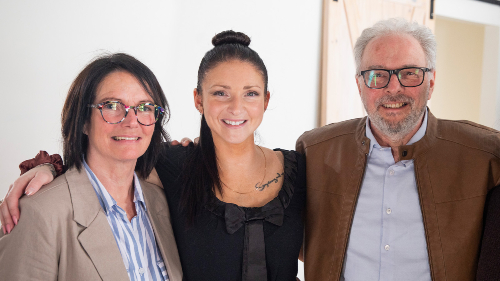 Photo de Sarah-Maude avec ses parents.