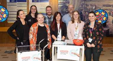 Groupe de gestionnaires et de professionnels ayant fait la tournée à L’Hôtel-Dieu de Québec.