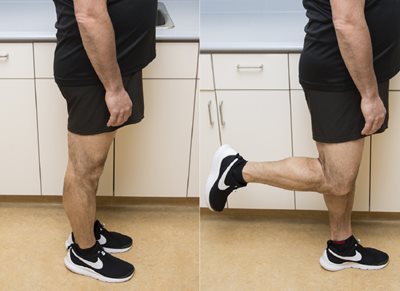 Démonstration de l'exercice 7, sur la première photo les deux pieds sont à plat et sur la deuxième photo le pied est levé vers l'arrière et le genou est plié à 90 degré.