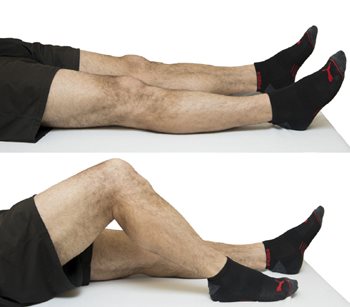 Démonstration de l'exercice 3, sur la première photo les deux jambes sont étendue et sur la deuxième un genou est plié.