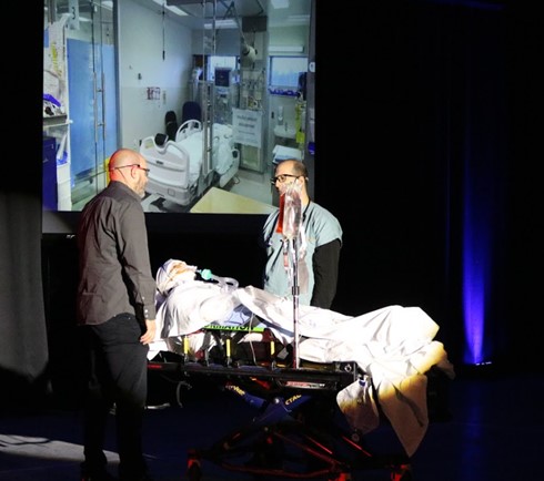 Le Dr Christian Malo et l'animateur.