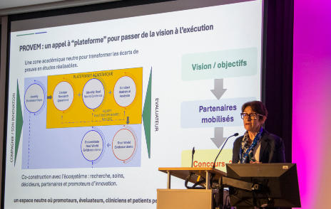 Mme Carole Jabet présente les plateformes PROVEM et MedOnco. Source : MedOnco. Photo de Madame Carole Jabet.