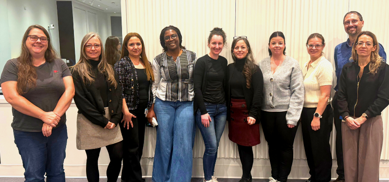 Les intervenant(e)s des laboratoires membres du Réseau des ambassadeurs de changement du nouveau complexe hospitaler - de gauche à droite : Guylaine Wiseman, Geneviève Durand, Sawcène Hazourli, Nadine Sen Nkwe Dibondo, Marie-Eve Caron, Katherine-Elisabeth Ménard, Marie-Michèle Savard, Danièle Tremblay, Jean-Sébastien Bouliane-Boucher, Caroline Larouche. Photo des intervenant(e)s des laboratoires membres du Réseau des ambassadeurs de changement du nouveau complexe hospitaler.