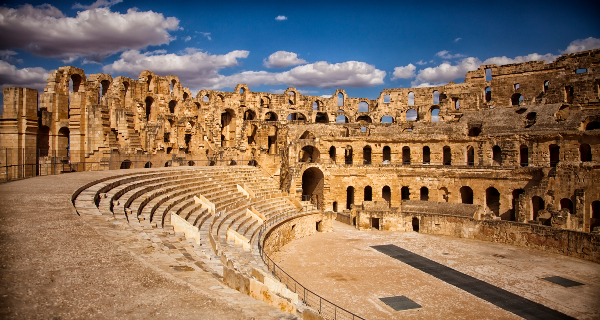 La petite ville d’El Jem abrite le plus grand amphithéâtre romain d’Afrique du Nord. Source : Getty Images. Photo d'un amphithéâtre romain.