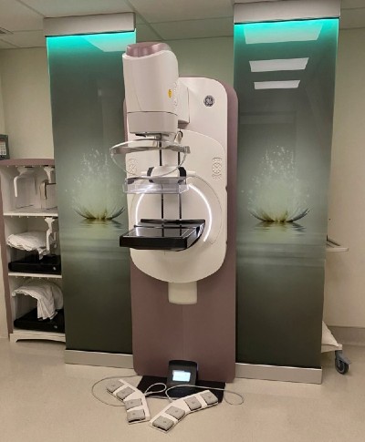 Appareil de mammographie, Centre des maladies du sein, Hôpital du Saint-Sacrement.