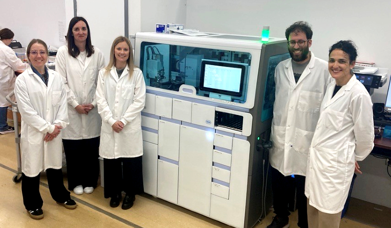 L’équipe de microbiologie : Ariane Thériault, Mariève Jacob-Wagner, Marie-Pier Laterreur, Francis Bergeron et Christine Lessard. L’équipe de microbiologie : Ariane Thériault, Mariève Jacob-Wagner, Marie-Pier Laterreur, Francis Bergeron et Christine Lessard.