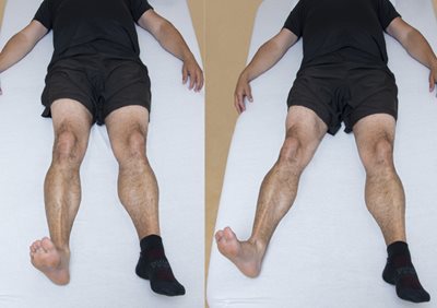 Démonstration de l'exercice 7, sur la première photo la personne tire le pieds vers elle, sur la deuxième photo, la jambe avec le pieds tiré s'écarte en restant sur le matelas.