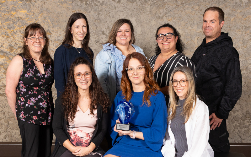 L'équipe gagnante du prix Soins et services cliniques - 2. Les gagnants du prix Soins et services cliniques - 2.